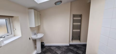 PENTHOUSE APARTMENT IN CENTRAL HALIFAX Bed and Breakfast in Calderdale