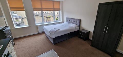 PENTHOUSE APARTMENT IN CENTRAL HALIFAX Bed and Breakfast in Calderdale