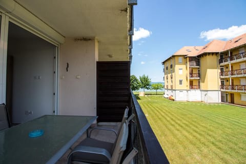 145 - Fiatalos, oldalpanorámás, vízközeli apartman Apartment in Balatonszárszó