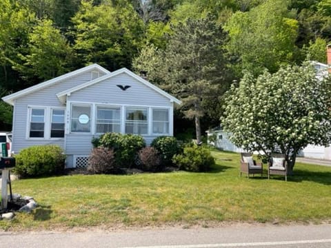 The Bright And Breezy - Lakefront With Spa! Haus in Crystal Lake