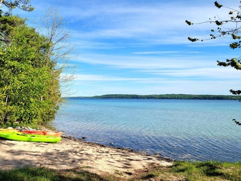 Lake Escape - Private Lakefront With Kayaks! Maison in Lake Township