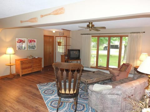 The Maple Cottage - Walk To Beach & Lake Michigan Casa in Frankfort