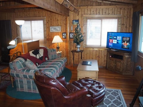 The Crystalaire Cabin - Charming And Relaxing! House in Crystal Lake