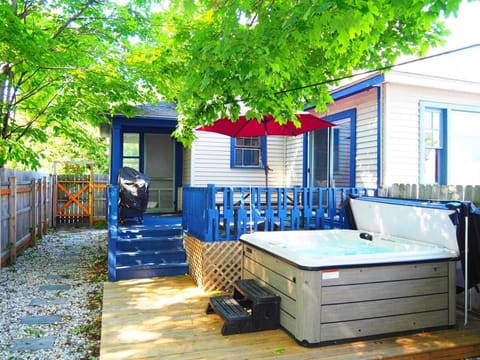 New! Restoration Cottage - Romantic Getaway Wspa! Casa in Frankfort