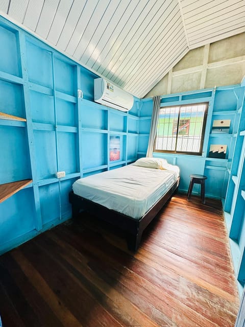 Bed, Photo of the whole room, Bedroom, bunk bed