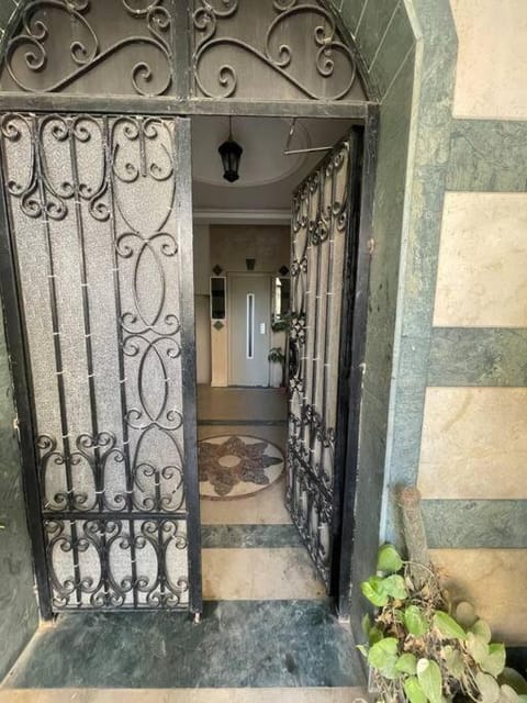 Large 3 bedrooms apartment Condo in New Cairo City