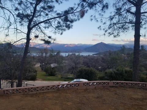 Balcony/Terrace, Lake view, Mountain view