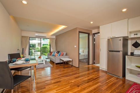 Kitchen or kitchenette, Living room, Photo of the whole room, Seating area, Dining area