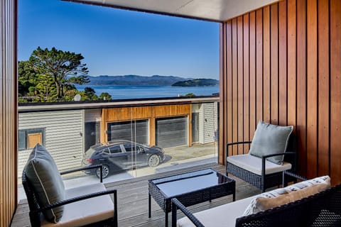 Brand New Townhouse with Ocean Views House in Wellington