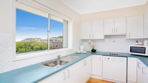 Summerton Comfortable Apartment In Terrigal Accom Holidays House in Terrigal