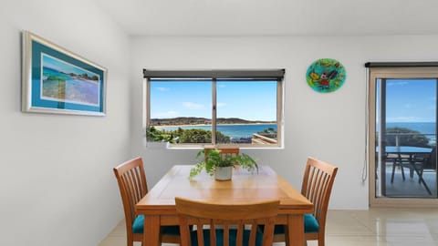 Roweshaven Amazing Views, Close To Beach Accom Holidays House in Terrigal