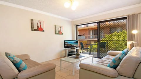 Yarrara #6 Short Walk To Beach, Shops, Cafes Accom Holidays House in Terrigal