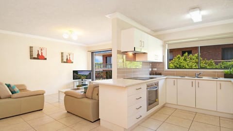 Yarrara #6 Short Walk To Beach, Shops, Cafes Accom Holidays House in Terrigal