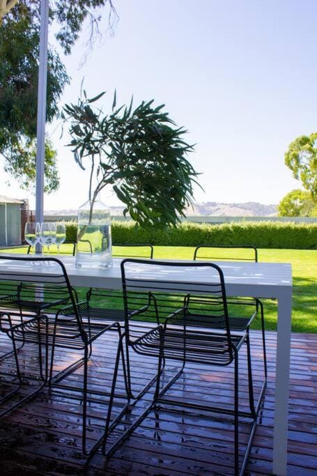 The Beech House-Hill views, peaceful location, 2BR Haus in Tanunda