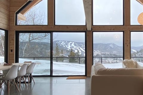 Natural landscape, Skiing, View (from property/room), Living room, Dining area, Mountain view