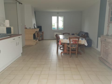 Maison agréable à 300m de la plage avec cour et TV, 3 chambres, pour 6 personnes, La Tranche-sur-Mer - FR-1-476-200 House in La Tranche-sur-Mer