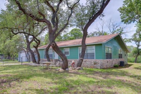 Pet-Friendly Canyon Lake Home - 2 Mi to Beach! House in Canyon Lake