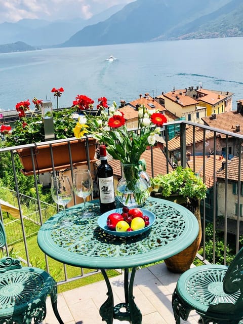 Balcony/Terrace, On site, Lake view, Landmark view