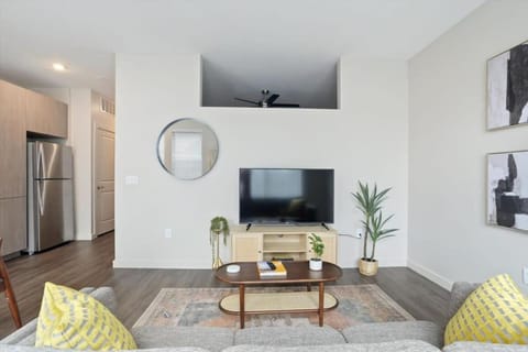 CozySuites Modern 1BR, Lawrenceville Condo in Pittsburgh