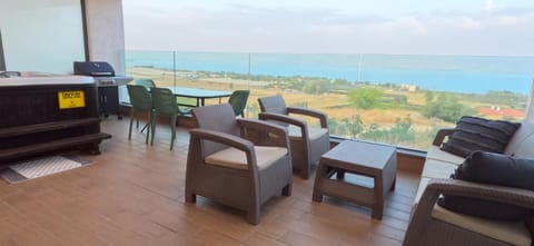 Natural landscape, View (from property/room), Balcony/Terrace, Seating area, Dining area, Sea view