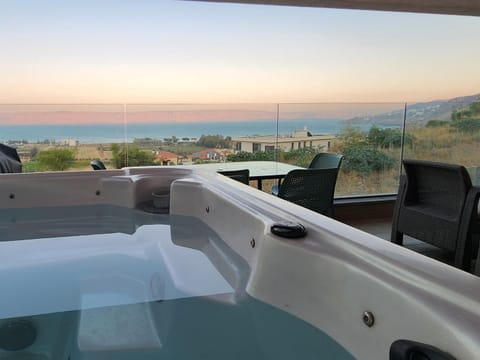 Natural landscape, Hot Tub, View (from property/room), Balcony/Terrace, Mountain view, Sea view