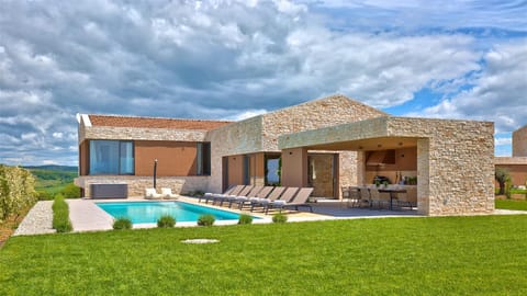 Property building, Natural landscape, Garden, Pool view, Swimming pool