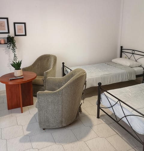 Bed, Seating area, Bedroom