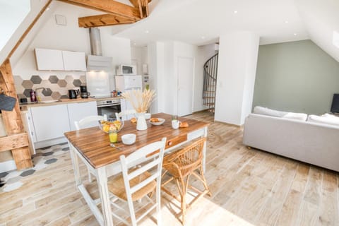 Dining area, kitchen