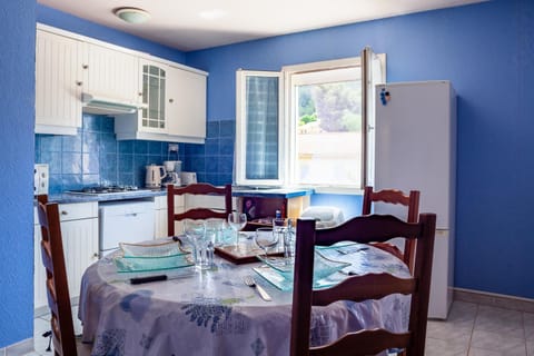 Appartement Avec Piscine Et Cuisine Apartment in Carnoux-en-Provence