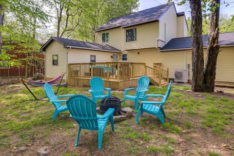 Tobyhanna Retreat with Community Pool and Lake Access! Maison in Coolbaugh Township