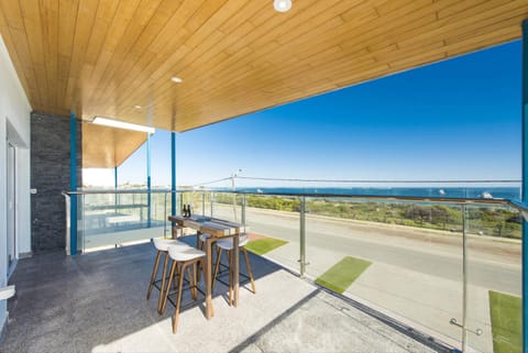 Oceans View - Luxury Apartment with ocean views House in Lancelin
