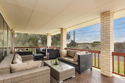Sand Dunes Experience - Pet Friendly House in Lancelin