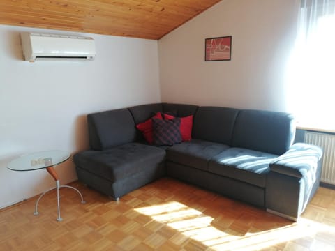 Living room, Seating area, air conditioner