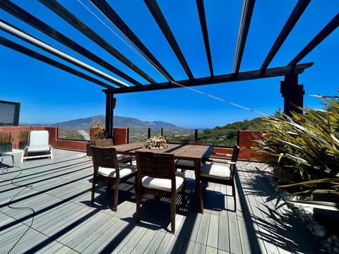 Day, Natural landscape, View (from property/room), Balcony/Terrace, Dining area, Mountain view, Sea view