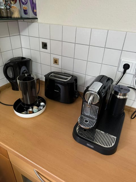 Coffee/tea facilities, toaster, kitchen