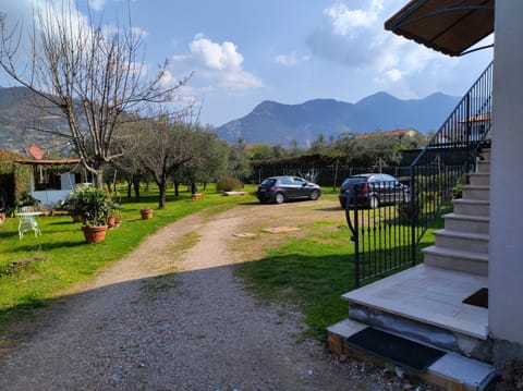 Garden, Parking