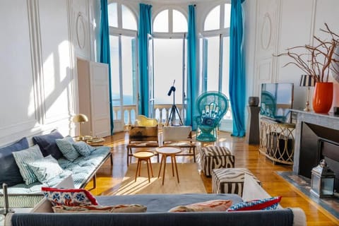 Monaco/Beausoleil I : Luxury Apartment 1BR vue Mer Condo in Avenue du Carnier