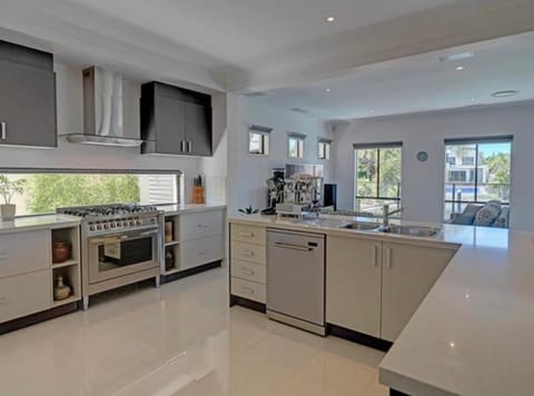 Luxury Mansion Gold Coast Moradia in Oxenford