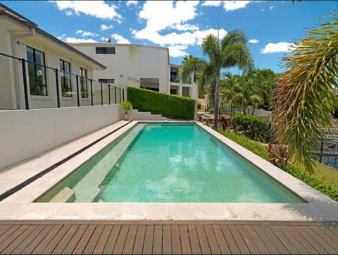 Luxury Mansion Gold Coast Chalet in Oxenford