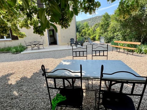 Patio, Day, Natural landscape, Garden, Dining area, Garden view