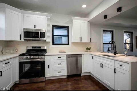 Kitchen or kitchenette, dishwasher, pet friendly, stove