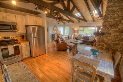 Cloud Forest Lane House in Watauga