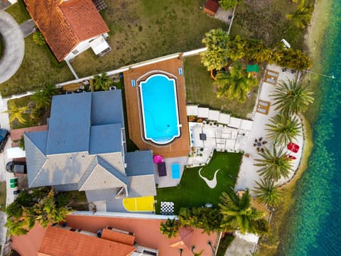 Day, Natural landscape, Pool view, Swimming pool, sunbed