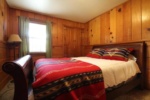 Ahwahnee-be Vintage Cabin - Walk to town! Haus in Idyllwild-Pine Cove