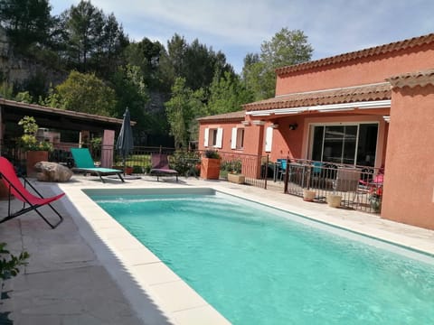 Spacieuse villa familiale avec piscine -8 couchages Villa in Tarascon