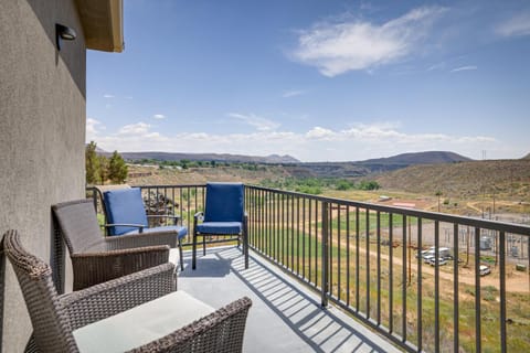 Toquerville Home with Mtn Views, Near State Parks! Haus in Toquerville