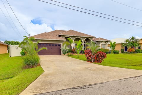 Fenced Yard Port St Lucie Haven Near Clover Park! House in Port Saint Lucie