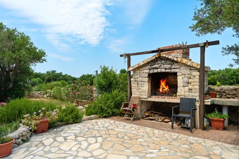 Patio, BBQ facilities