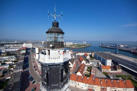 Nearby landmark, Bird's eye view