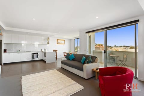 Bridgeview App with Queen Bed Apartment in San Remo